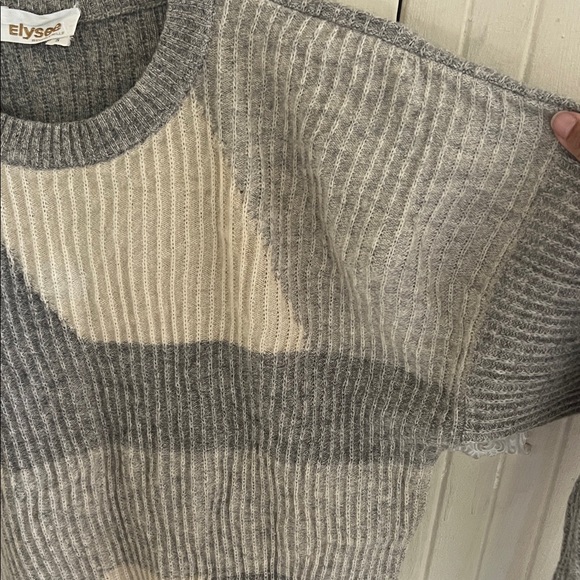 Vintage Elysee Beverly Hills Gray and Cream Crewneck Sweater- made in France. - Picture 3 of 7